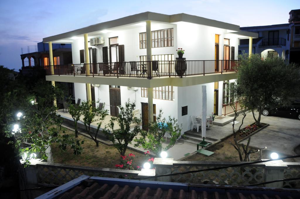 Guest House Smajlaga Улцинь Екстер'єр фото